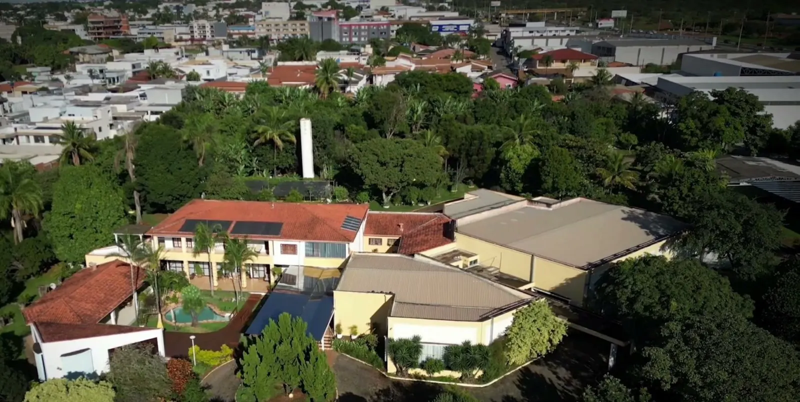 Vista aérea da Garden Palace, com os salões e o jardim